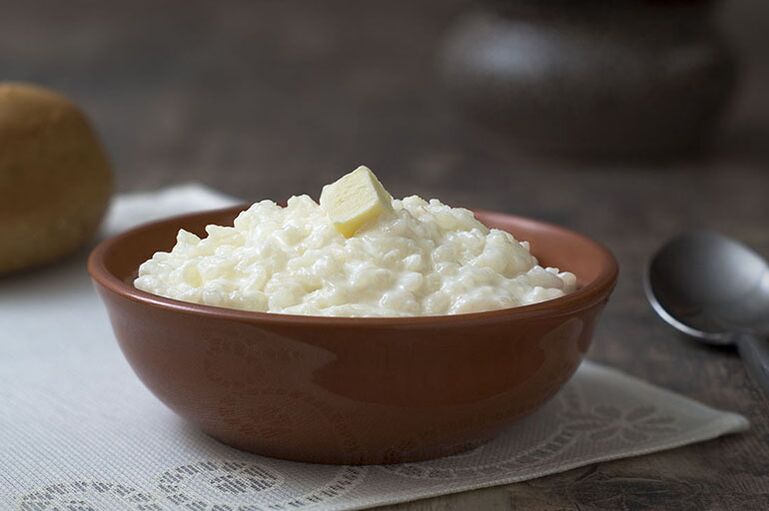 Owsianka ryżowa w mleku na dzień postu z dną moczanową