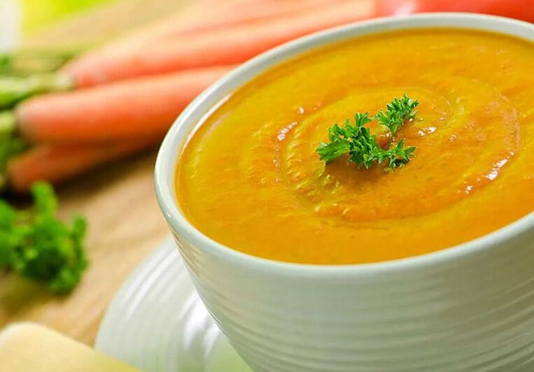 Zupa z puree warzywnego w diecie na dnę moczanową
